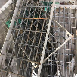 坚固守护，细节尽显 耀恒定制不锈钢复合井盖与一体保温板的卓越品质